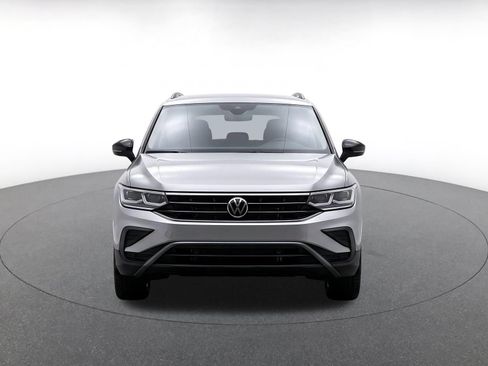 Used 2026 Volkswagen Tiguan SE FWD image 2
