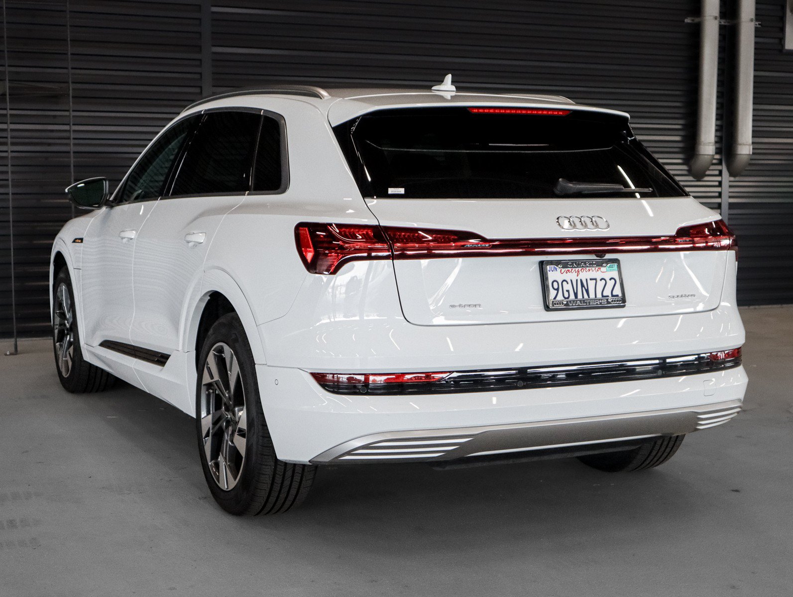 Used 2023 Audi e-tron Premium Plus w/ Premium Plus Package AWD/4WD image 2