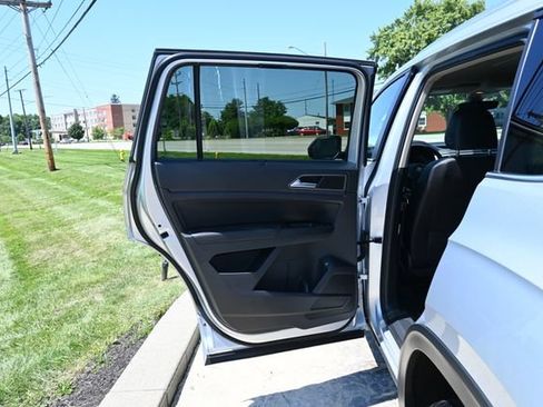 Used 2018 Volkswagen Atlas SE w/ R-Line Package AWD/4WD image 24