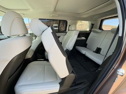 Used 2025 Hyundai Santa Fe Calligraphy AWD/4WD image 10