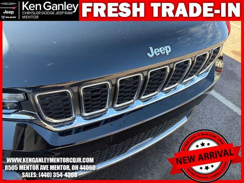 Used 2023 Jeep Grand Cherokee Laredo w/ Luxury Tech Group I image 13