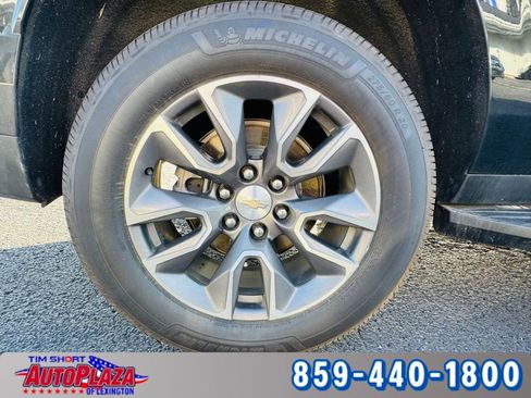 Used 2022 Chevrolet Suburban LT w/ Luxury Package image 22