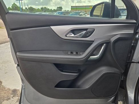 Used 2025 Chevrolet Blazer LT FWD image 13