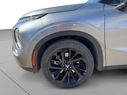 Used 2023 Mitsubishi Outlander SE Black Edition image 9