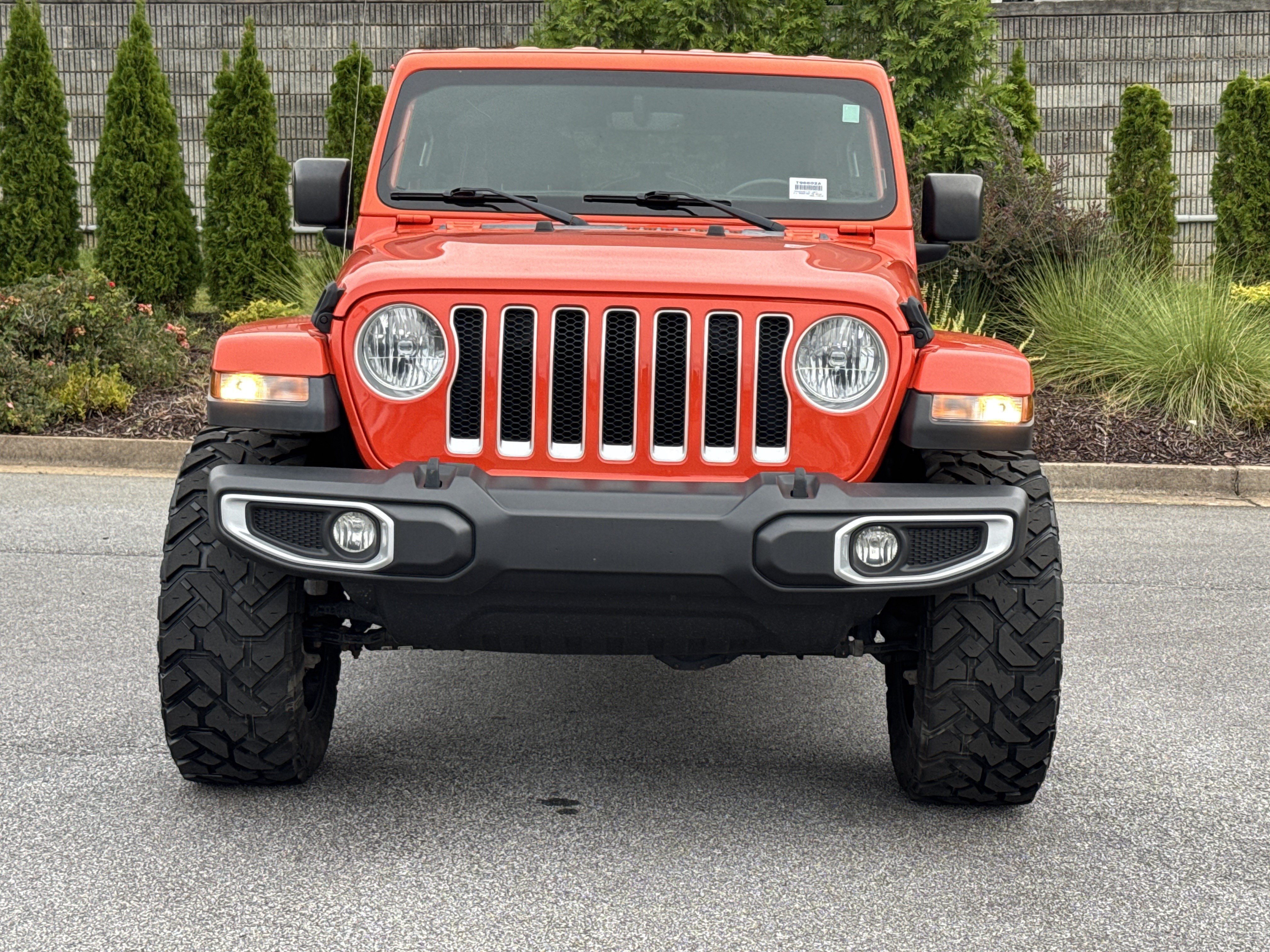 Used 2020 Jeep Wrangler Unlimited Sahara w/ Uconnect 4C Nav & Sound Group AWD/4WD image 3