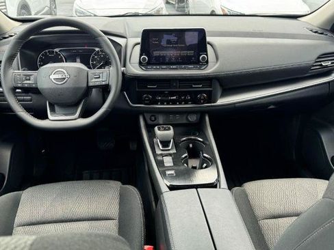 Certified 2026 Nissan Rogue SV FWD image 11