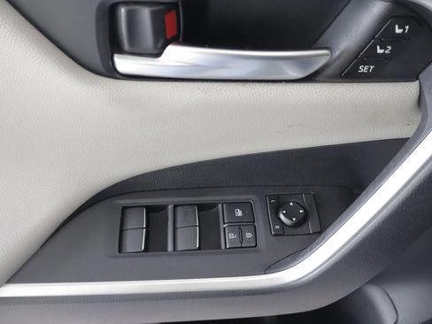 Used 2019 Toyota RAV4 Limited AWD/4WD image 13