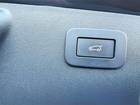 Used 2023 Jaguar E-PACE SE image 31