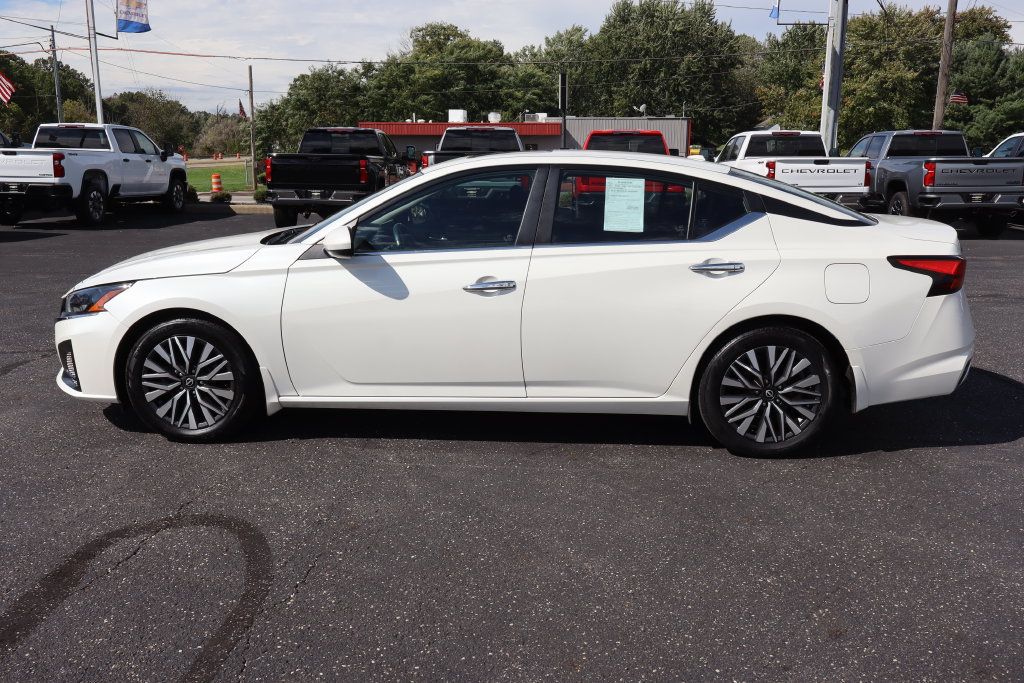 Used 2024 Nissan Altima 2.5 SV w/ SV Premium Package FWD image 32