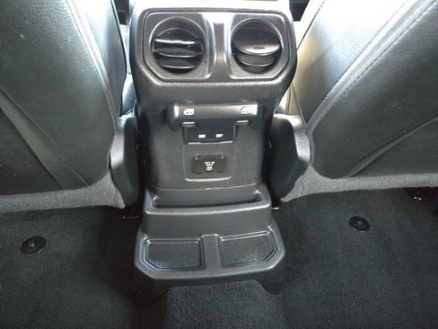 Used 2022 Jeep Wrangler Unlimited Sahara AWD/4WD image 11