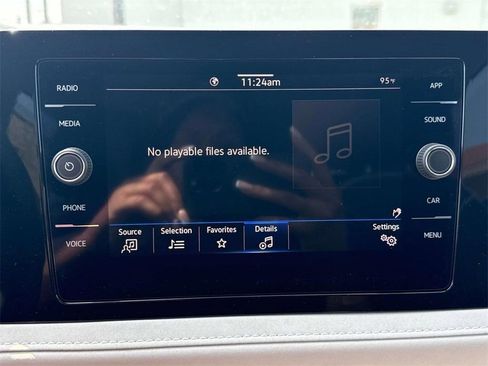 New 2025 Volkswagen Taos SE FWD image 18