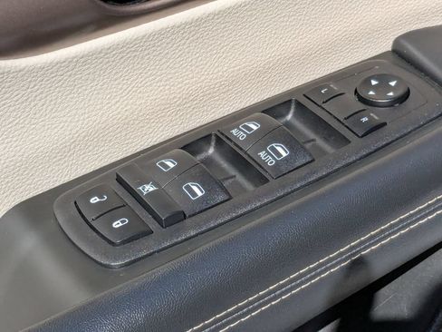 Used 2023 Chrysler Voyager LX FWD image 12