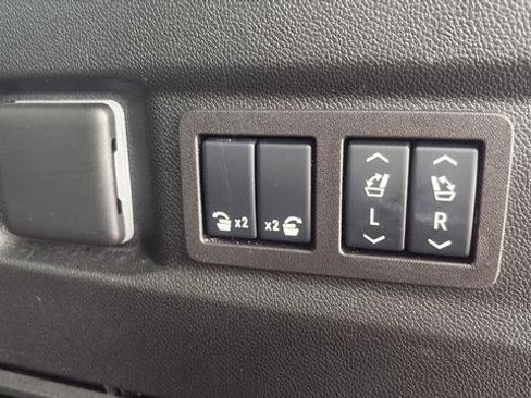 Used 2024 Chevrolet Tahoe High Country AWD/4WD image 41