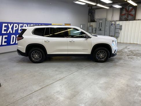 Used 2025 GMC Acadia Elevation image 8