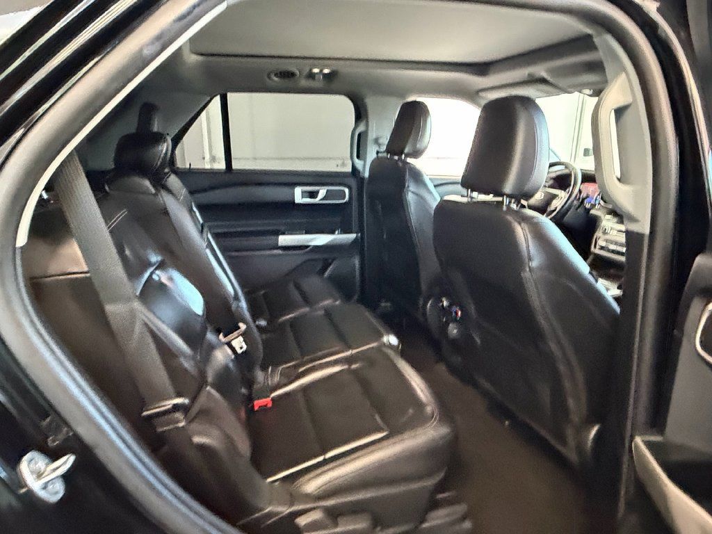 Used 2021 Ford Explorer XLT w/ Equipment Group 202A RWD image 16