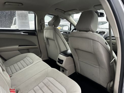 Used 2020 Ford Fusion SE image 13