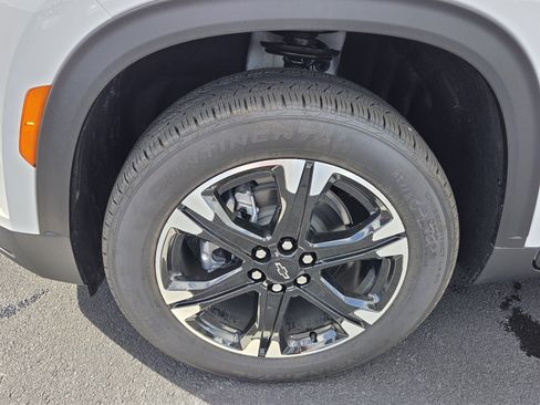 New 2027 Chevrolet Traverse LT w/ Sun and Wheel Package FWD image 4