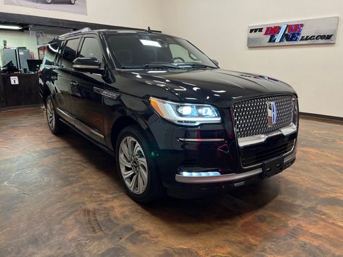 Used 2022 Lincoln Navigator L Reserve image 3