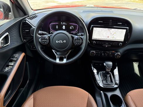 Used 2025 Kia Soul EX image 12