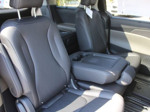 New 2027 Kia Carnival SX w/ Dark Edition Package FWD image 7