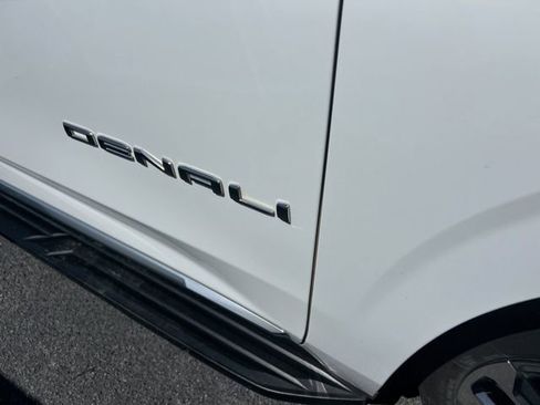 Used 2024 GMC Yukon XL Denali image 4