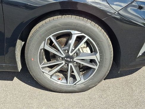 Used 2023 Kia Forte LXS w/ LXS Technology Package FWD image 9