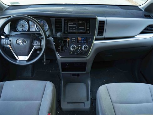Used 2019 Toyota Sienna L FWD image 26