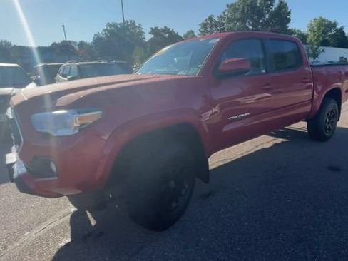 Certified 2022 Toyota Tacoma SR5 AWD/4WD image 6