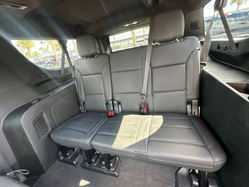 Used 2022 Chevrolet Suburban LT RWD image 34