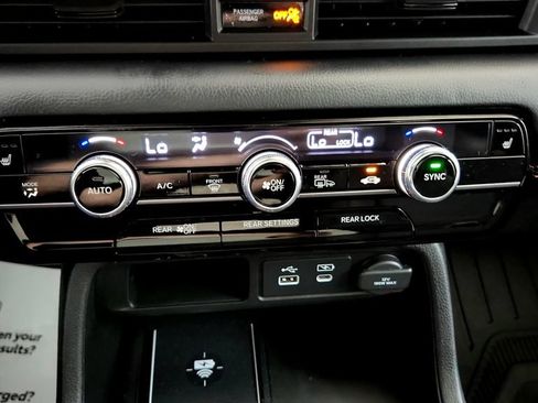 Used 2025 Honda Pilot TrailSport image 32