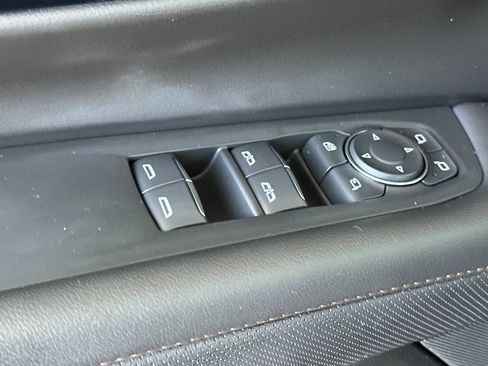 Used 2026 Chevrolet Tahoe High Country AWD/4WD image 12