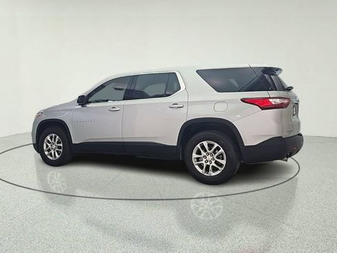 Used 2021 Chevrolet Traverse LS FWD image 4