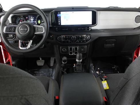 Used 2025 Jeep Wrangler Unlimited Sahara w/ Safety Group AWD/4WD image 9