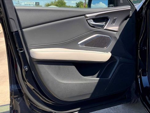 Used 2025 Acura RDX image 10