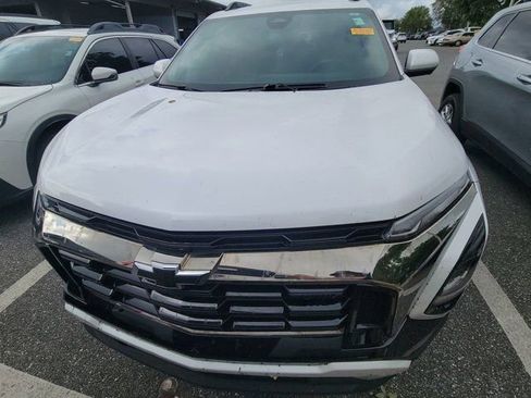 Used 2025 Chevrolet Equinox ACTIV w/ Safety and Technology Package FWD image 9