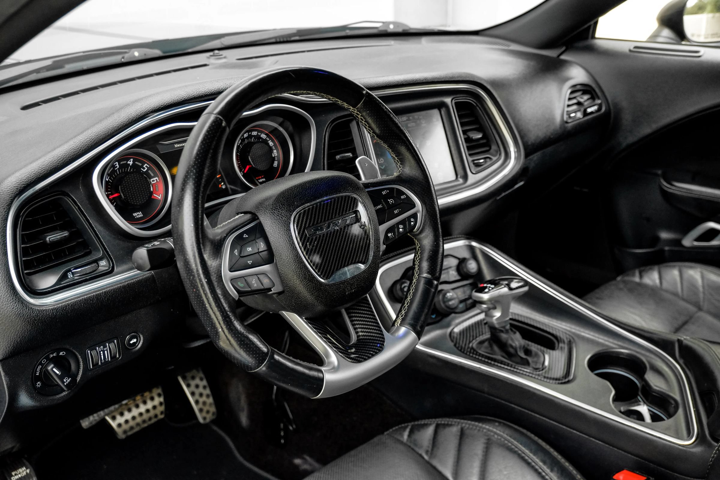 Used 2016 Dodge Challenger SRT w/ Technology Group RWD image 18