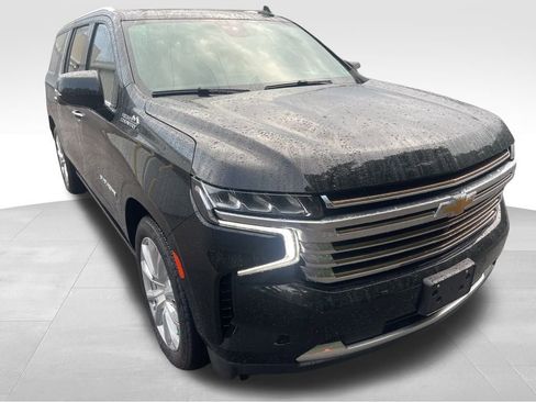Used 2024 Chevrolet Suburban High Country image 11