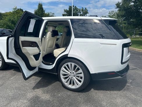 Certified 2025 Land Rover Range Rover SE AWD/4WD image 8