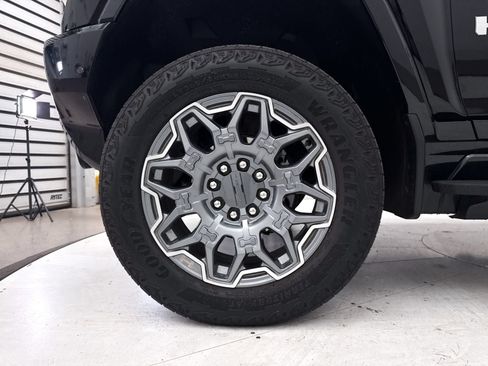 Used 2025 GMC Hummer EV 3X AWD/4WD image 13