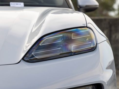 New 2025 Porsche Macan Electric image 16