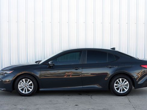 Used 2025 Toyota Camry LE image 45