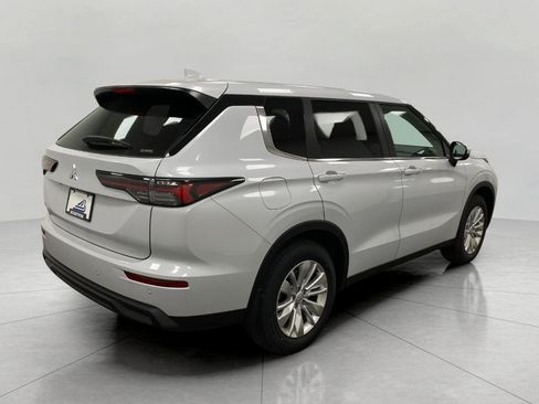 New 2026 Mitsubishi Outlander ES AWD/4WD image 3