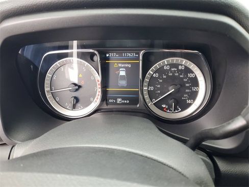 Used 2019 Nissan Titan SV image 17