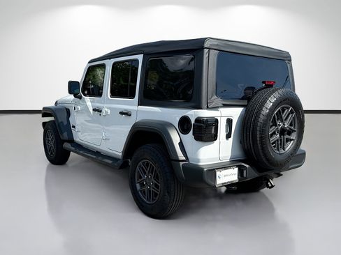 Used 2025 Jeep Wrangler Unlimited Sport AWD/4WD image 5