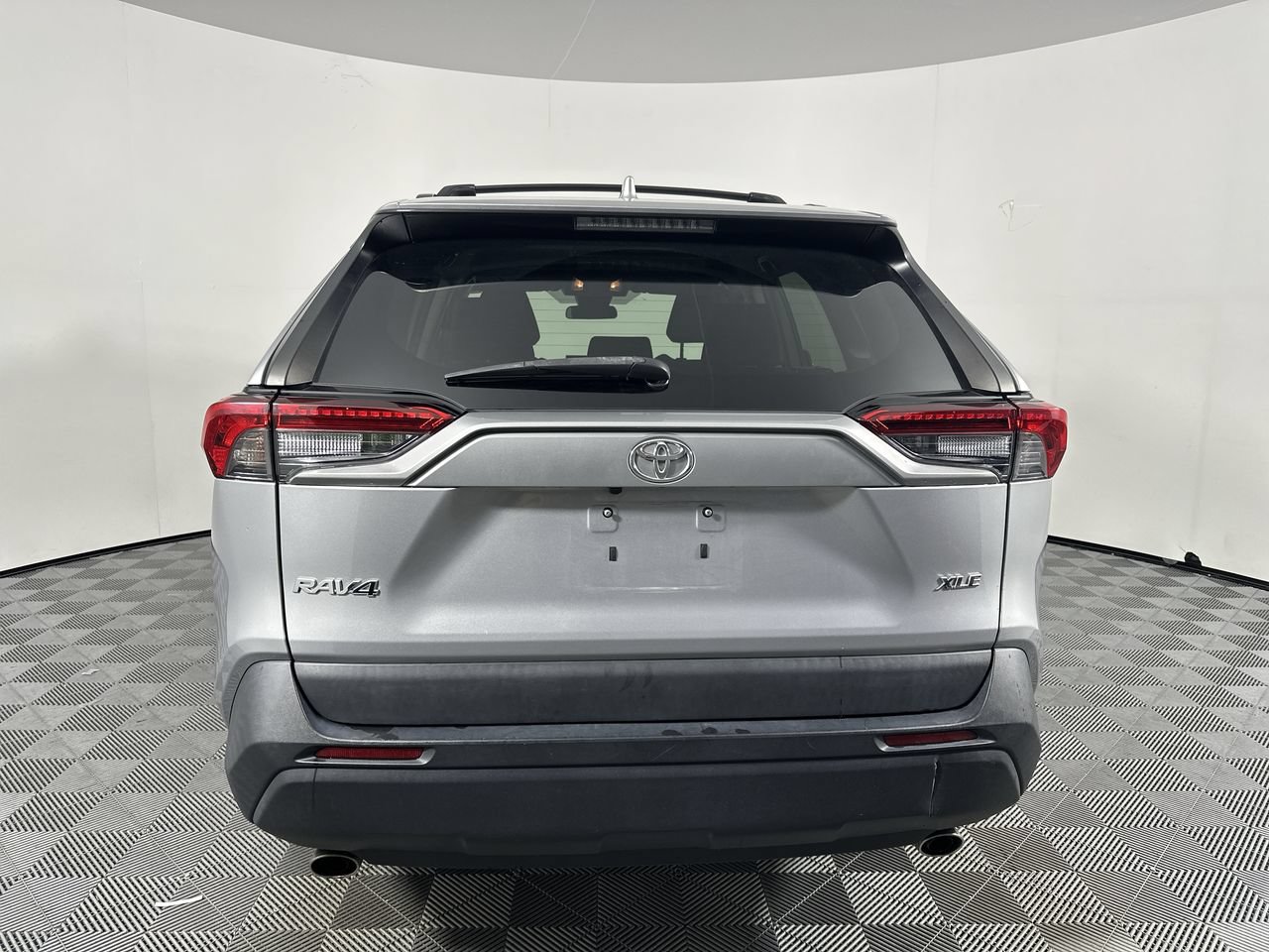 Used 2021 Toyota RAV4 XLE w/ Carpet Mat Package (TMS) FWD image 20