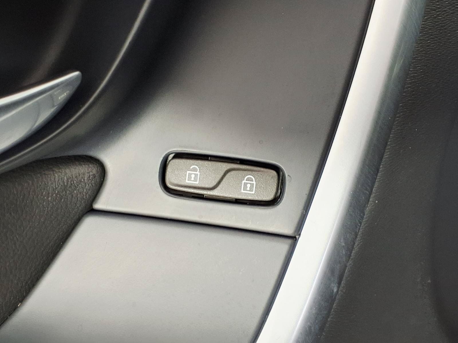 Used 2015 Volvo XC60 T5 Platinum FWD image 17