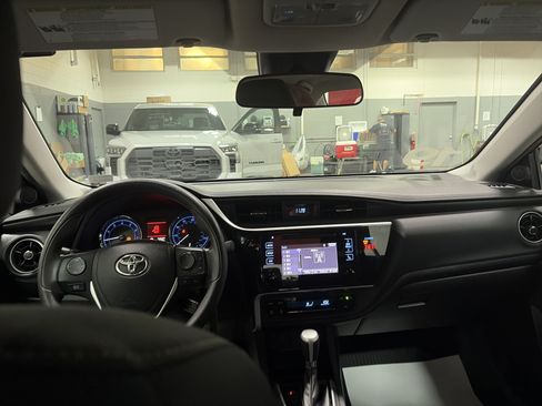 Used 2019 Toyota Corolla LE FWD image 25