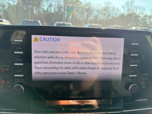 Used 2024 Toyota Sienna Platinum image 11