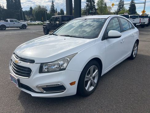 Used 2015 Chevrolet Cruze LT image 2