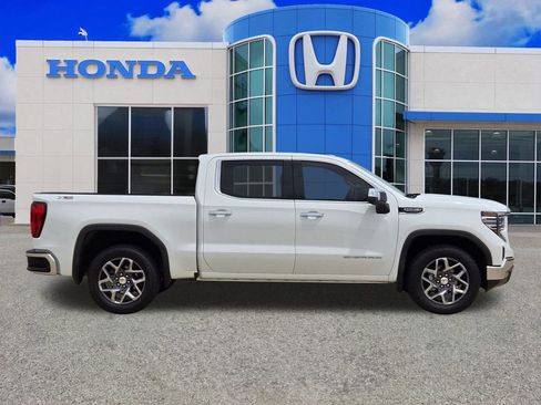 Used 2022 GMC Sierra 1500 SLT AWD/4WD image 2